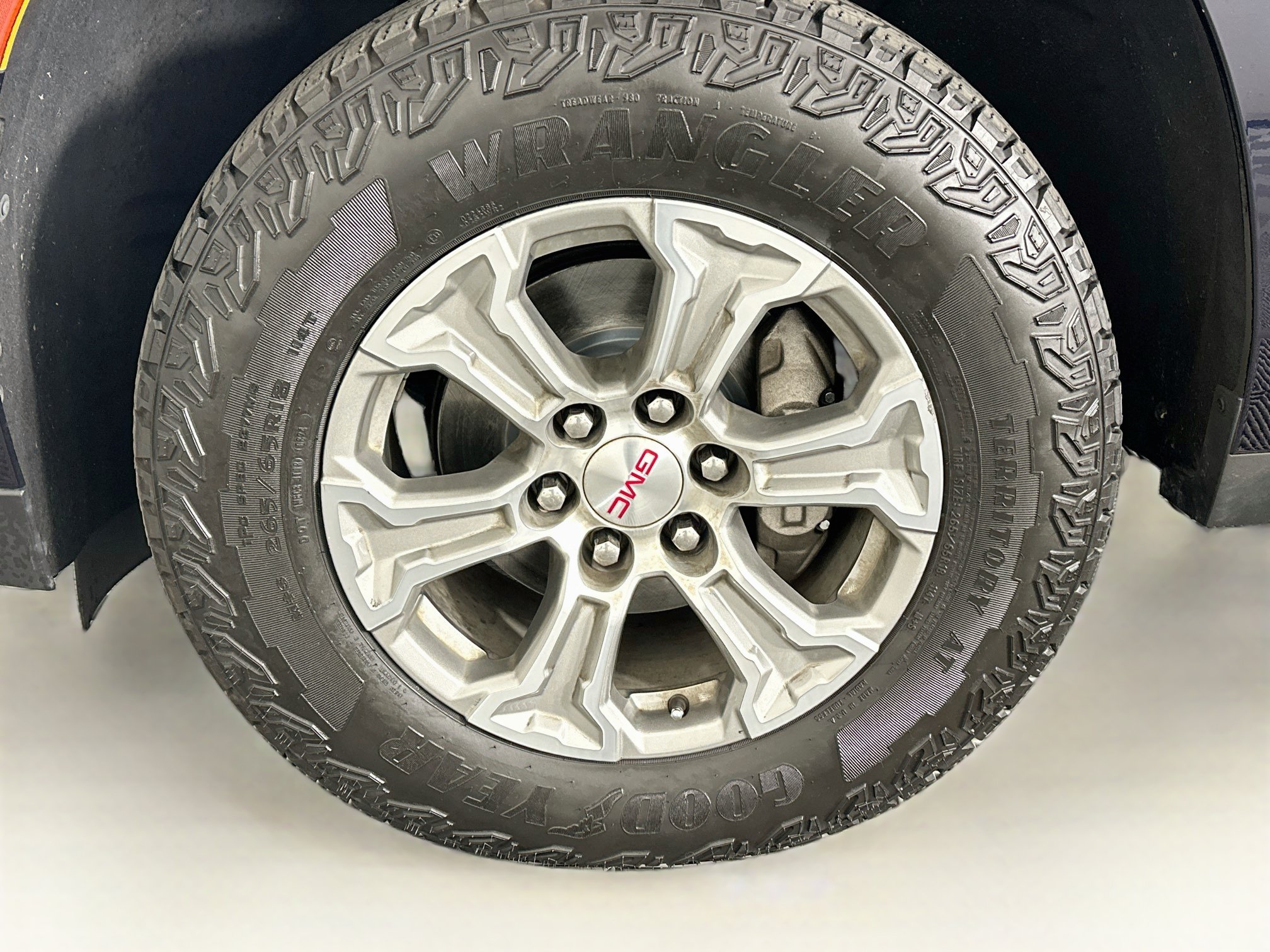Used 2022 GMC Yukon XL SLE AWD/4WD image 11