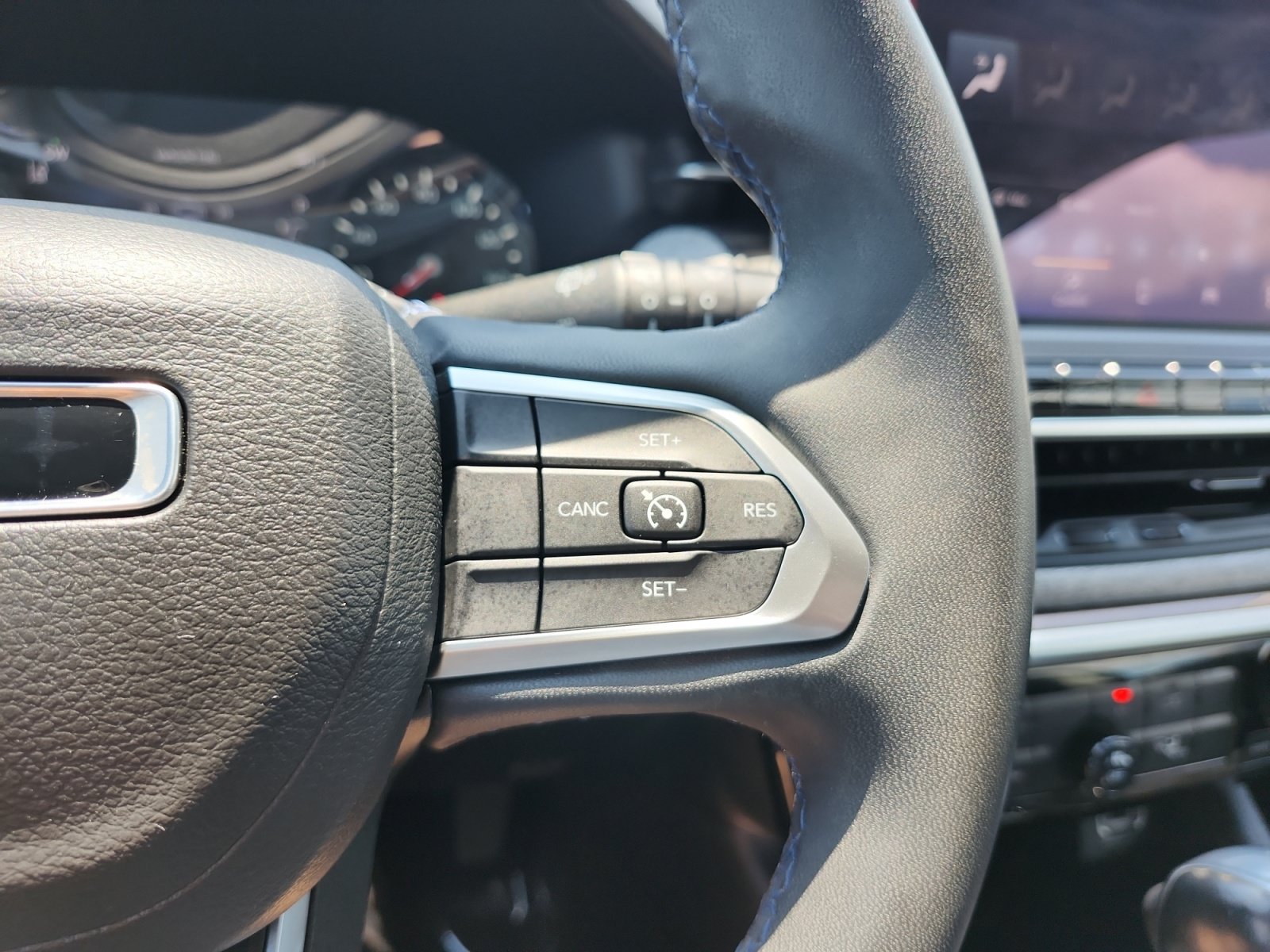 Used 2022 Jeep Compass Latitude FWD image 24