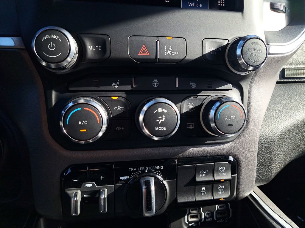Used 2022 RAM 1500 Big Horn w/ Night Edition RWD image 23