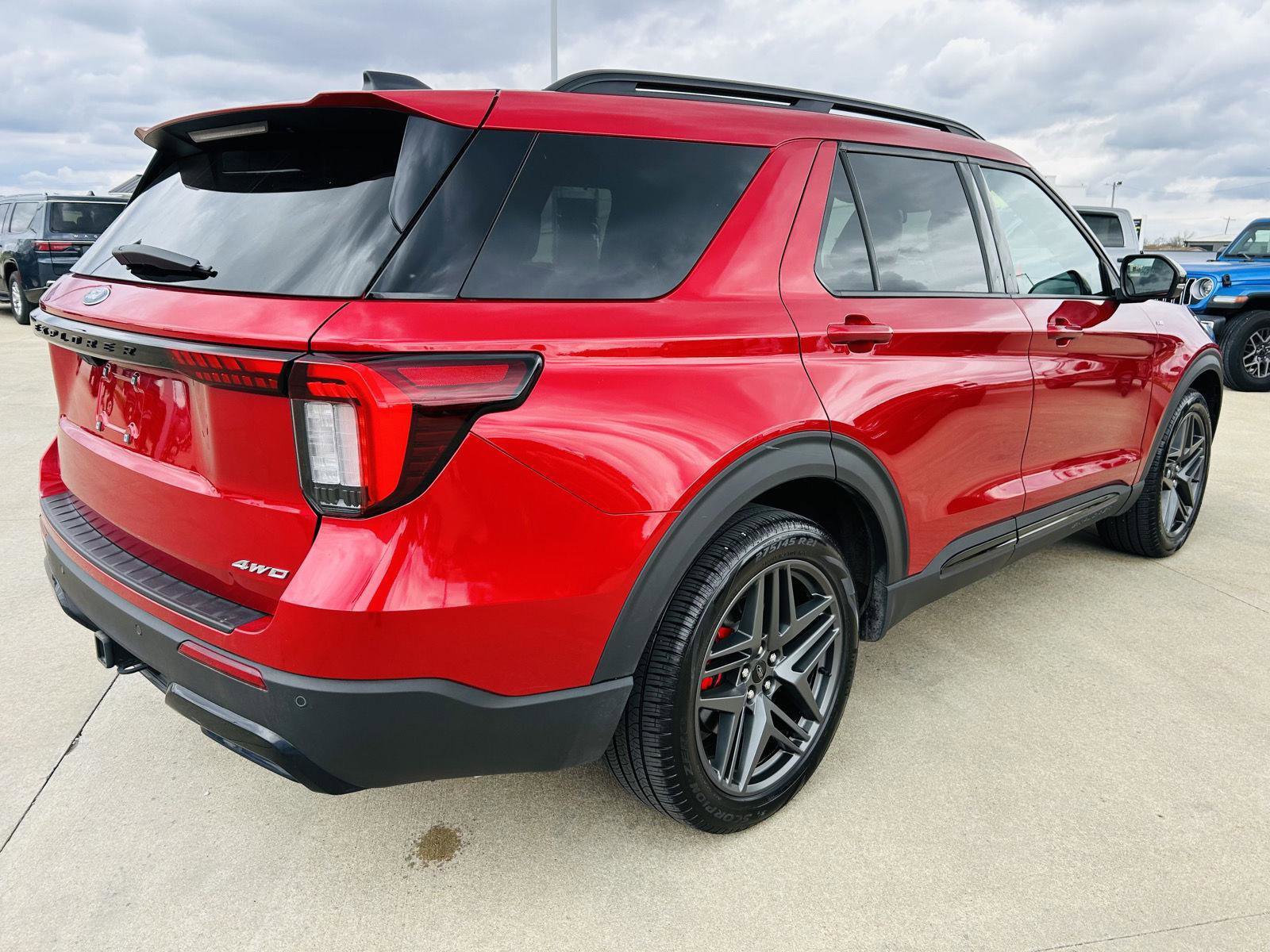 Used 2025 Ford Explorer ST-Line w/ Premium Package AWD/4WD image 48