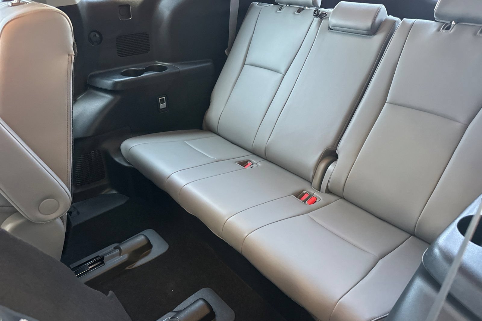 Used 2020 Toyota Highlander Limited FWD image 15