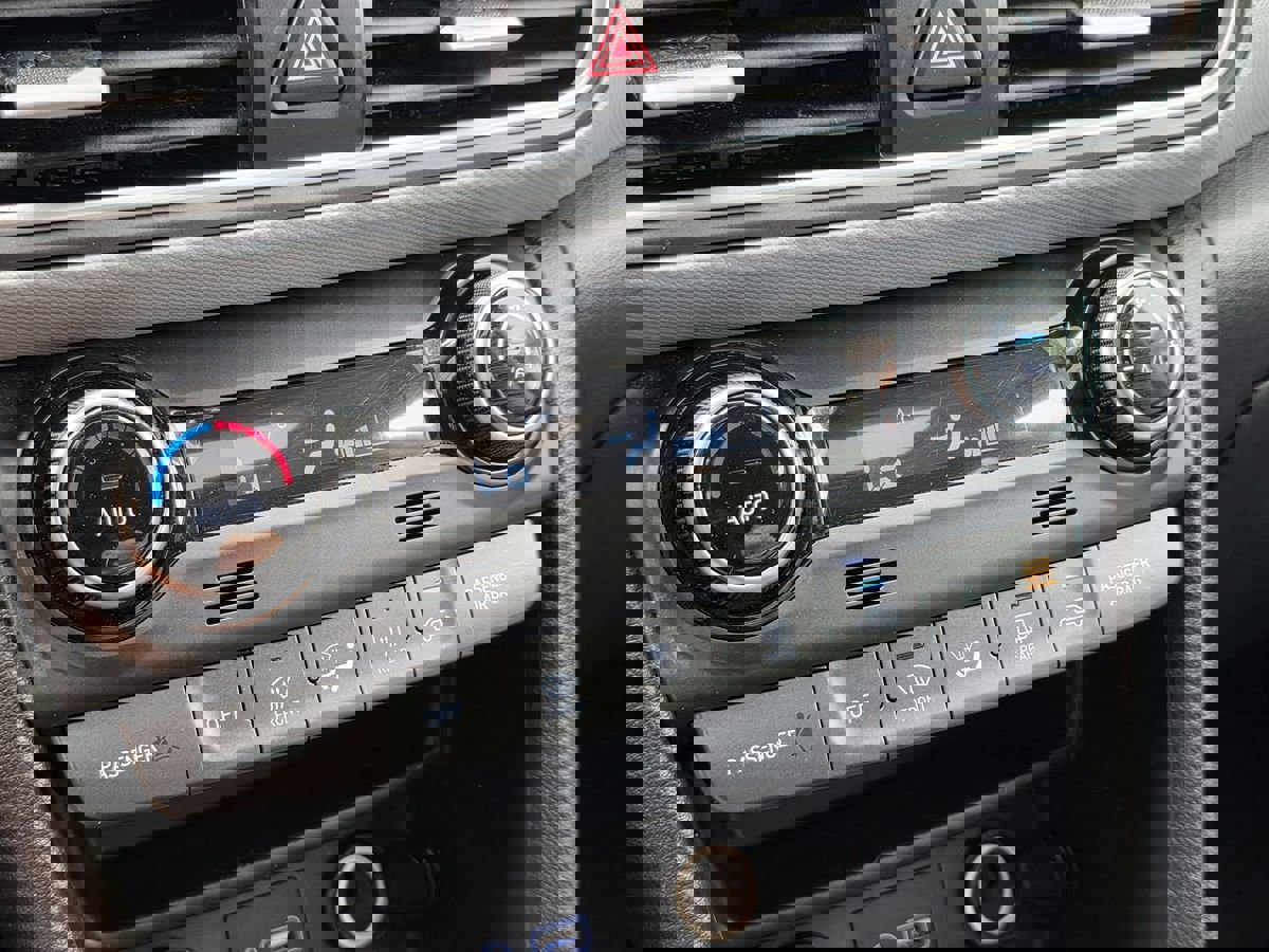 Used 2019 Hyundai Kona Limited image 39