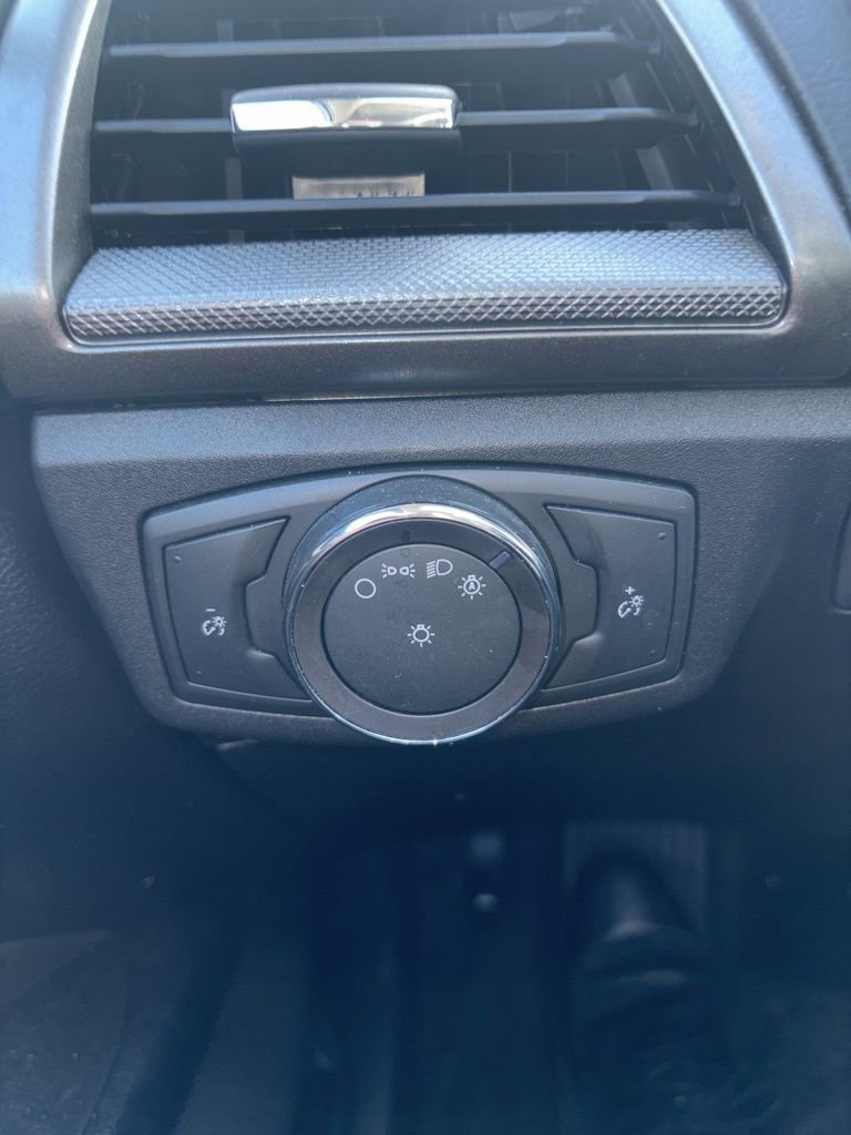 Used 2018 Ford Fusion SE w/ Fusion SE Technology Package image 15