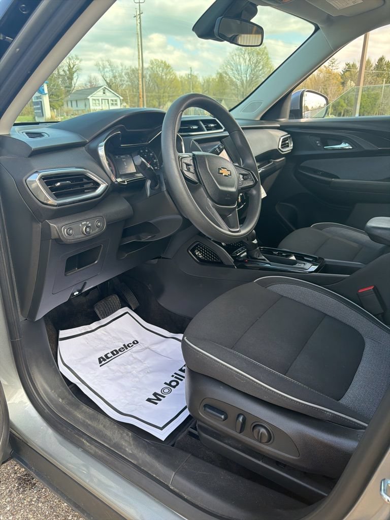 Used 2023 Chevrolet TrailBlazer LT FWD image 9