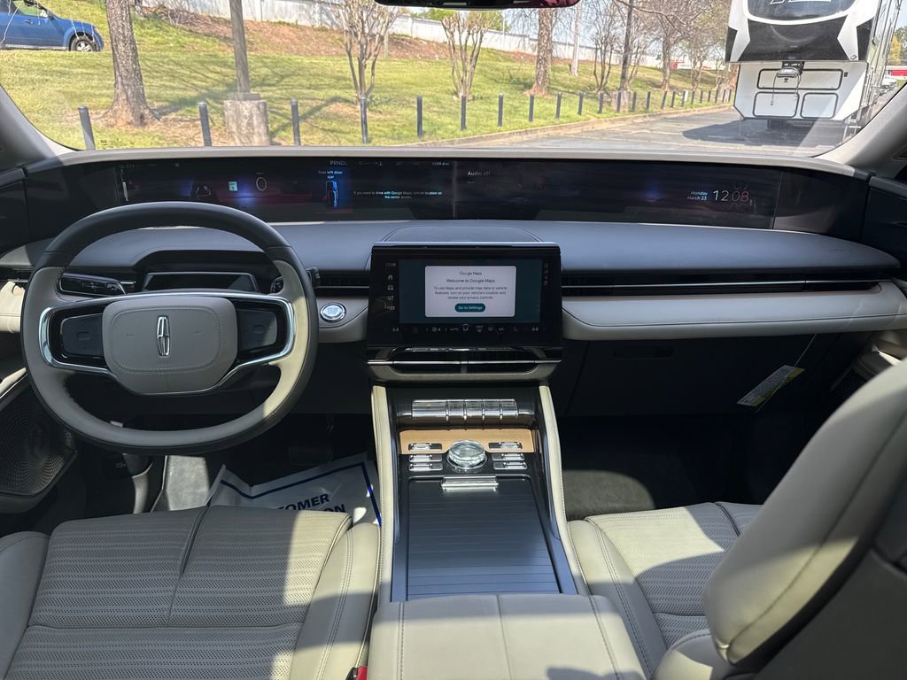 Used 2025 Lincoln Nautilus Reserve image 12