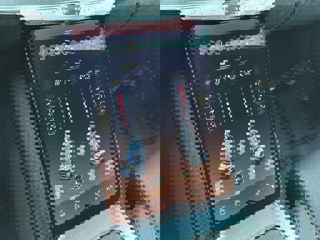 Used 2024 Lucid Air Touring image 16