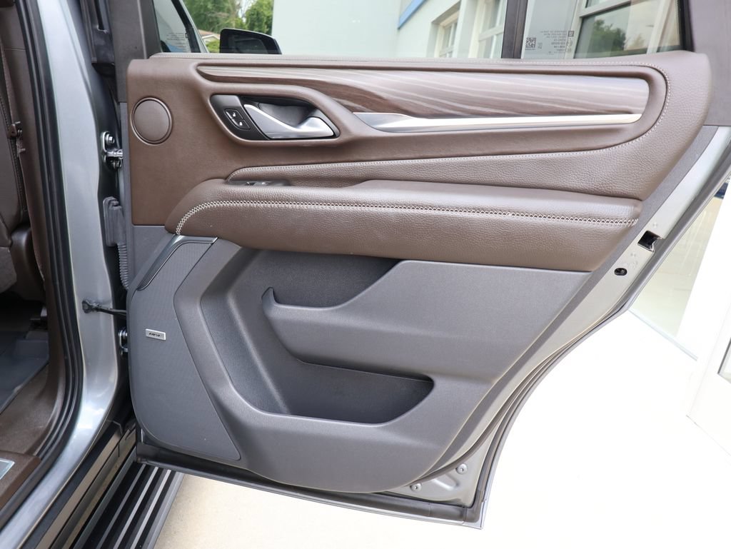 Used 2022 GMC Yukon Denali w/ Denali Premium Package AWD/4WD image 39