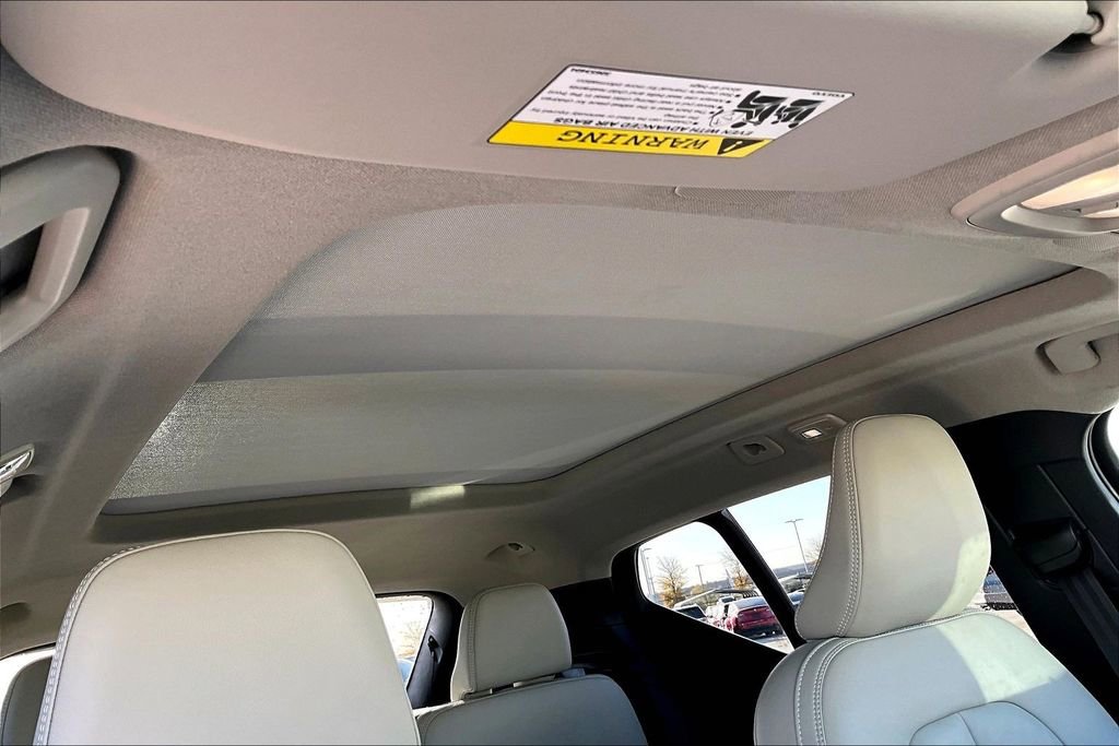 Used 2023 Volvo XC40 B4 Plus w/ Protection Package Premier image 23