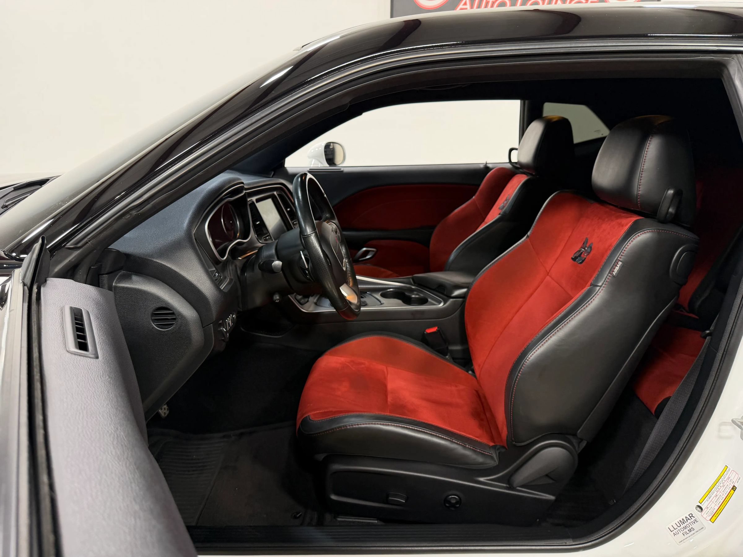 Used 2018 Dodge Challenger R/T Scat Pack w/ Leather Interior Group RWD image 18