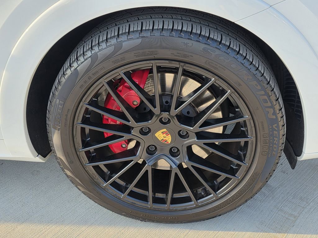 Used 2021 Porsche Cayenne GTS image 14