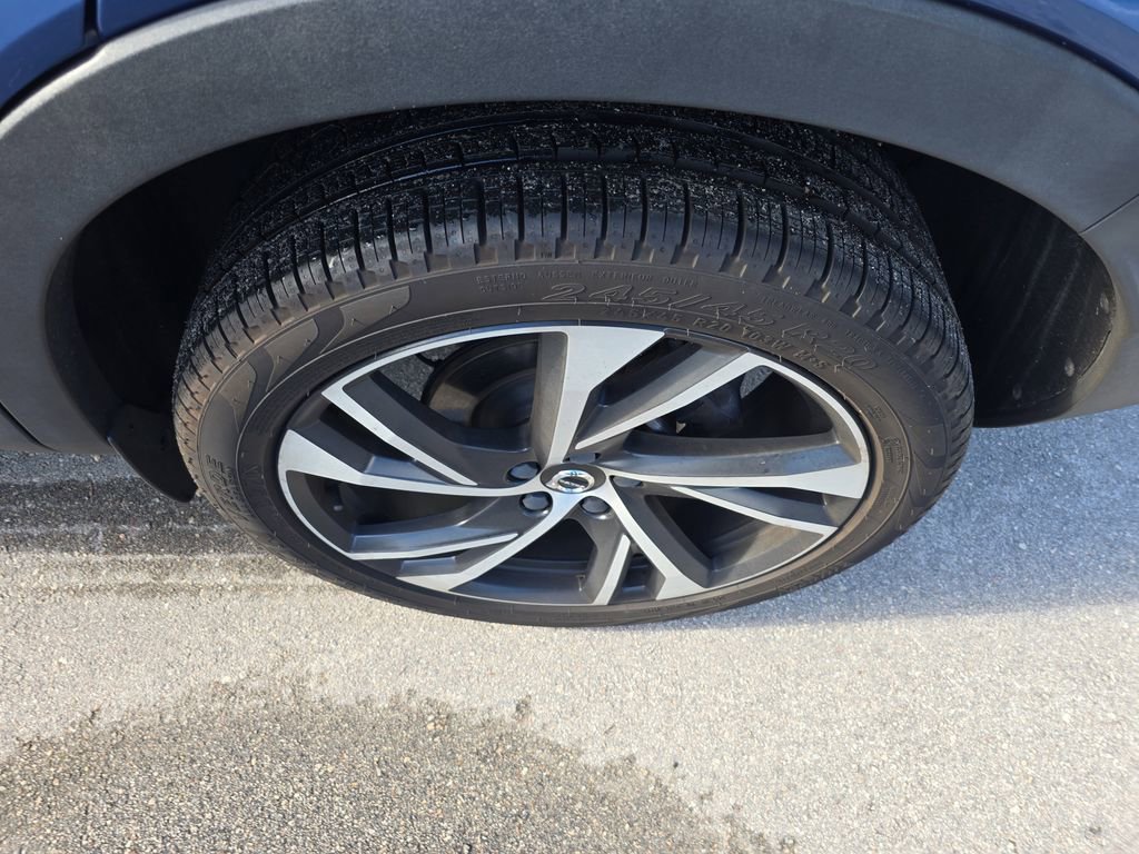 Used 2020 Volvo XC40 T5 R-Design w/ Protection Package Premier image 9