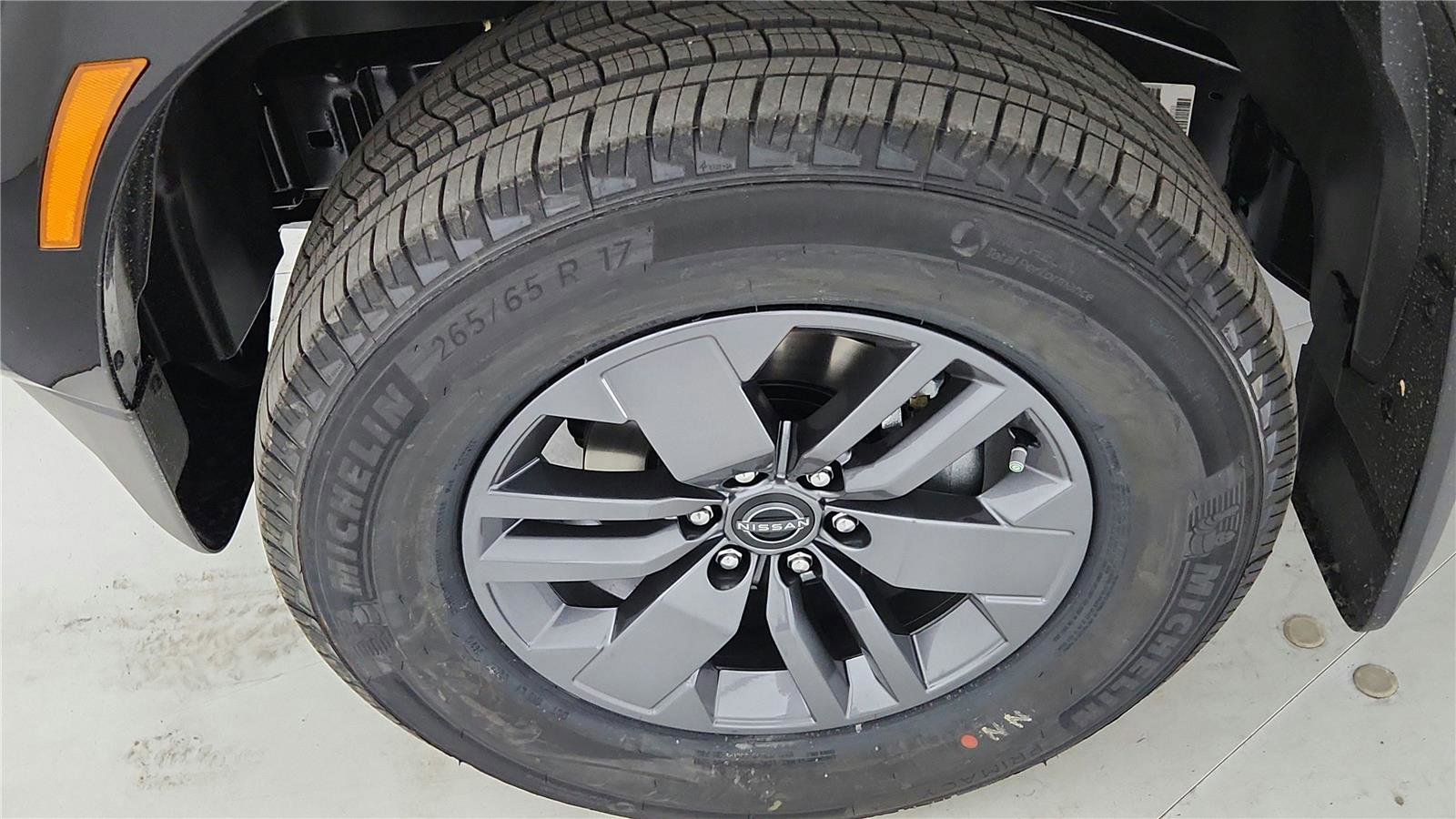 Certified 2025 Nissan Frontier SV image 31