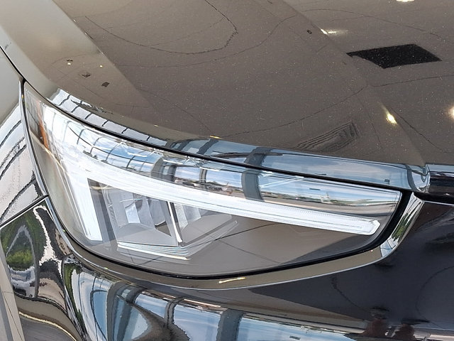 Used 2024 Volvo XC40 B5 Plus w/ Climate Package AWD/4WD image 9