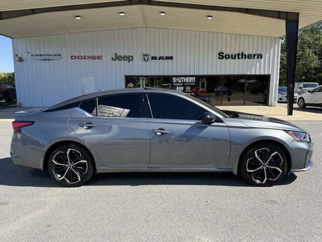 Used 2024 Nissan Altima 2.5 SR w/ SR Premium Package image 6