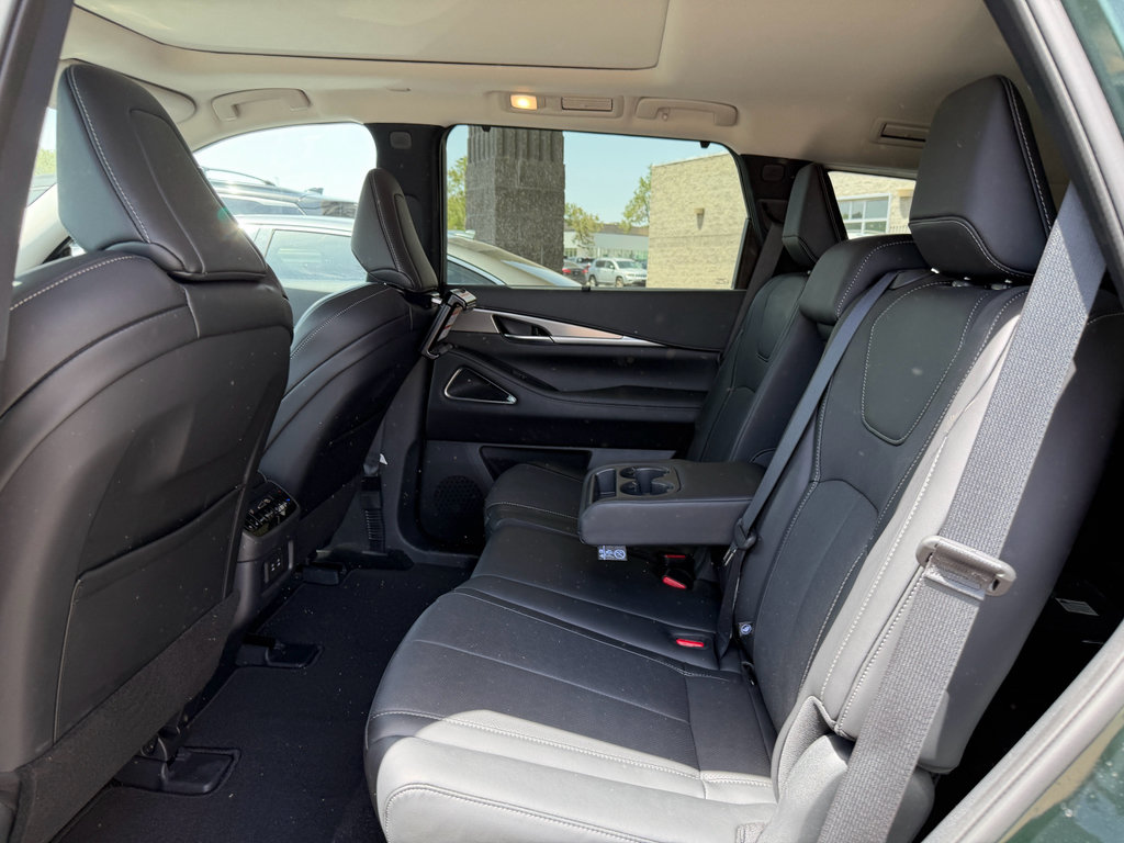 Certified 2026 INFINITI QX60 Luxe w/ Family Package AWD/4WD image 29