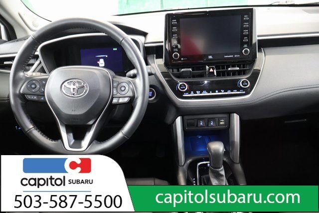 Used 2022 Toyota Corolla Cross XLE image 16