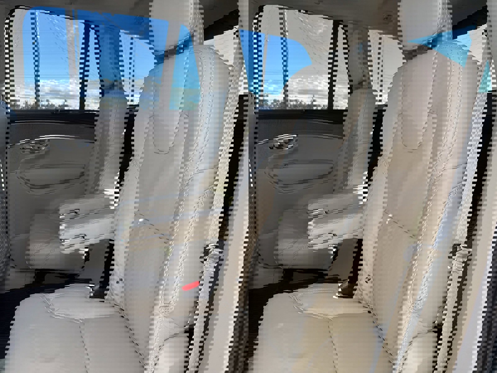 New 2026 Volvo XC90 T8 Ultra w/ Protection Package Premier image 11