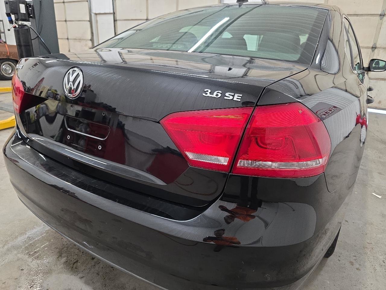 Used 2012 Volkswagen Passat 3.6 SE image 12