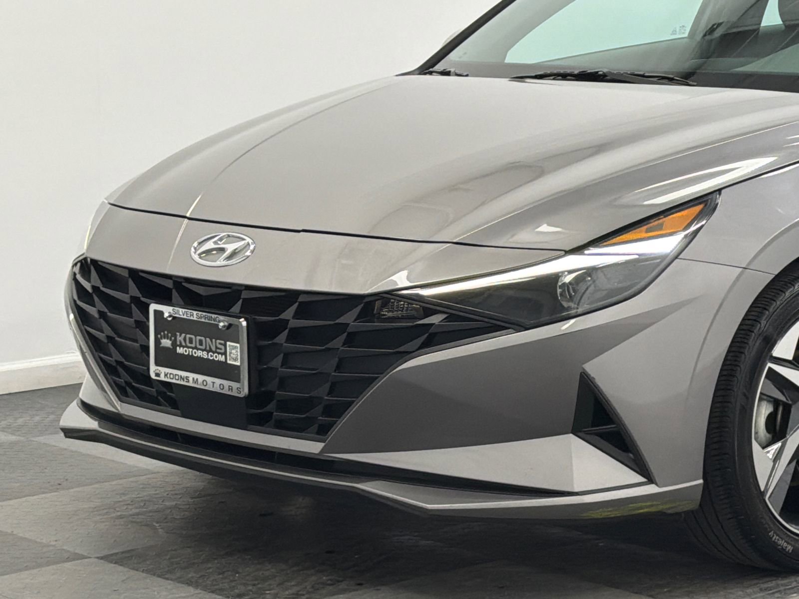 Used 2023 Hyundai Elantra SEL w/ Convenience Package image 2