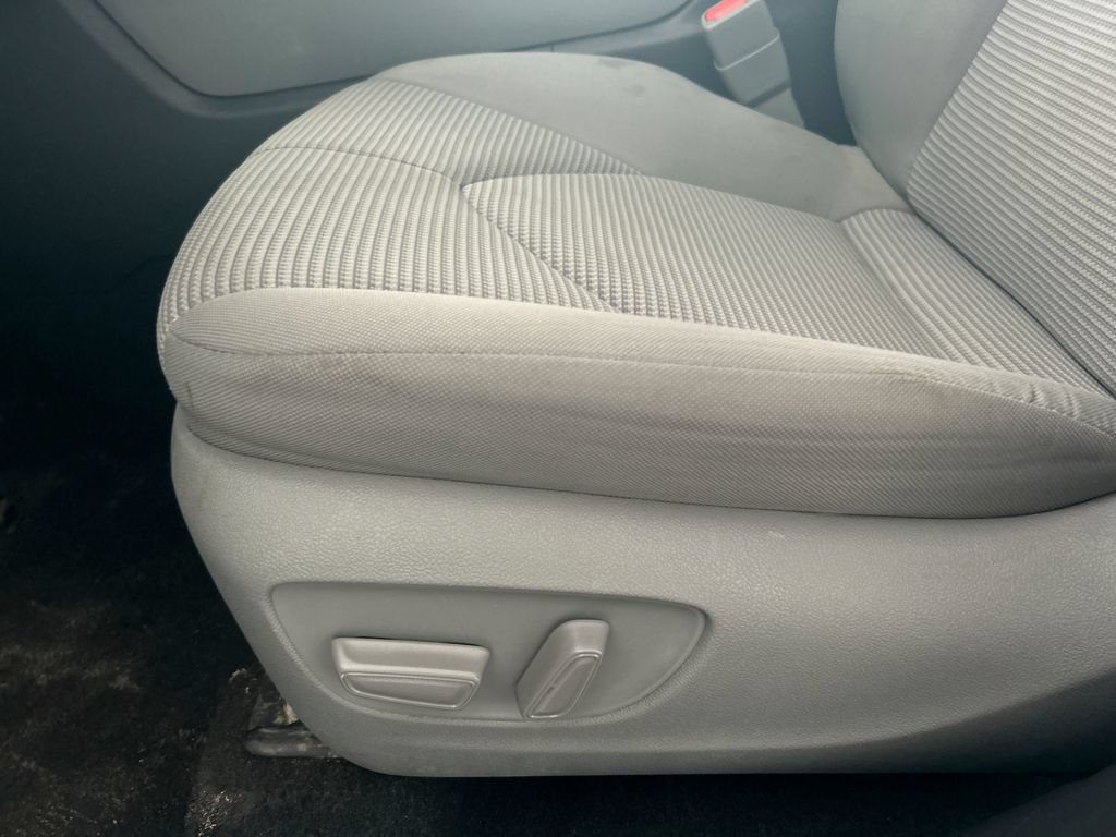 Used 2023 Toyota Highlander LE FWD image 11