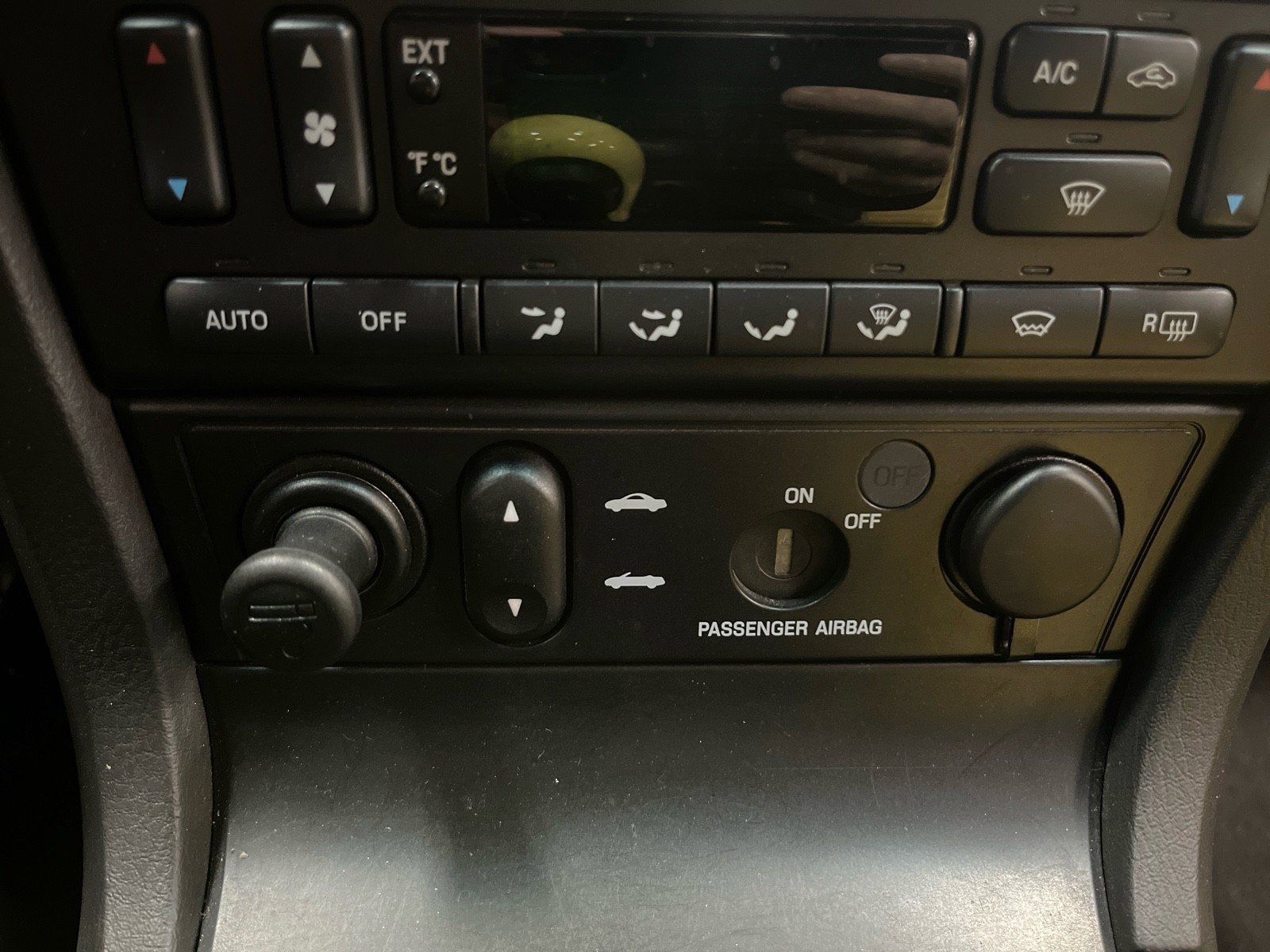 Used 2002 Ford Thunderbird image 17