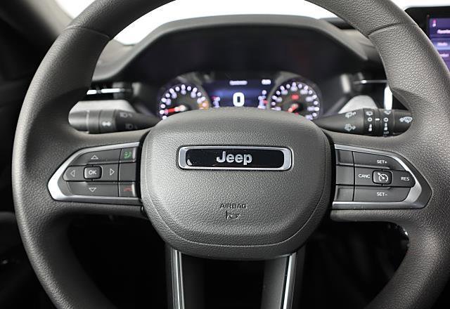 Used 2025 Jeep Compass Sport image 39