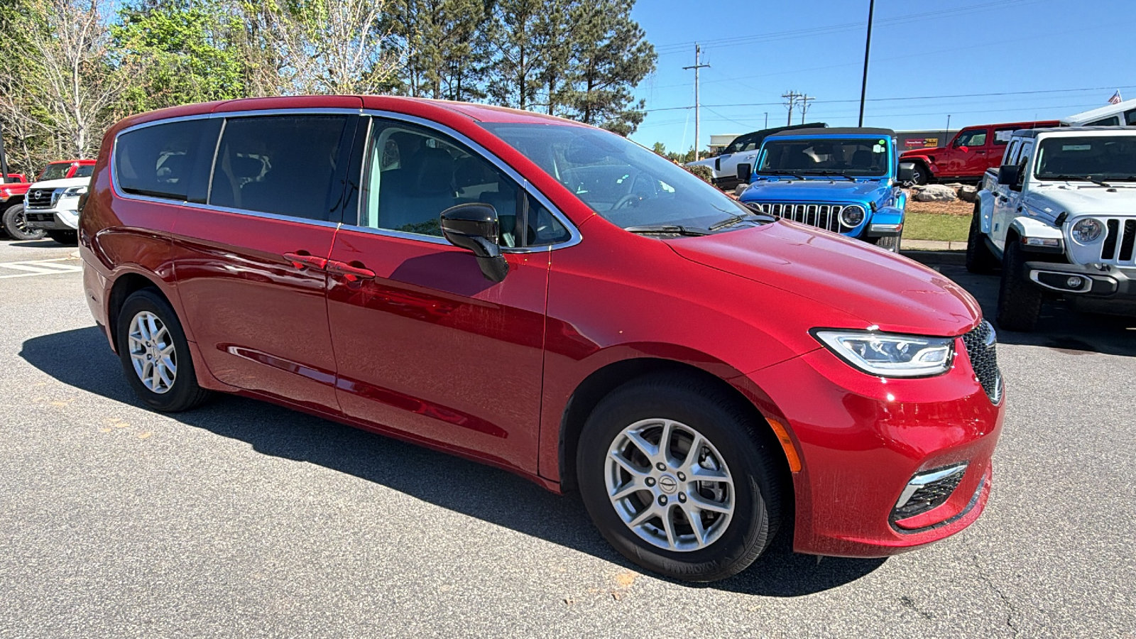 Certified 2024 Chrysler Pacifica Touring-L FWD image 5