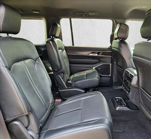 Used 2024 Jeep Wagoneer Series III AWD/4WD image 19
