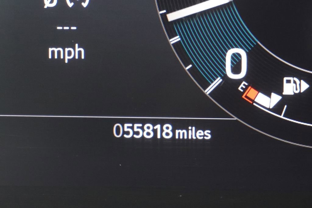 Used 2024 Land Rover Discovery S image 14