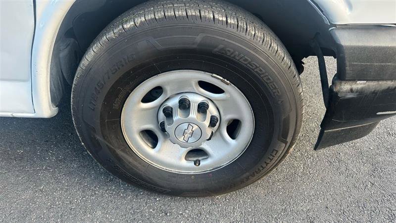 Used 2017 Chevrolet Express 2500 image 32