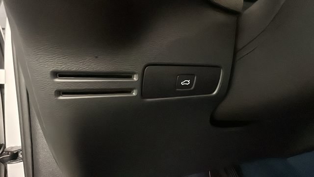 Used 2023 Volvo C40 P8 Recharge Ultimate AWD/4WD image 18