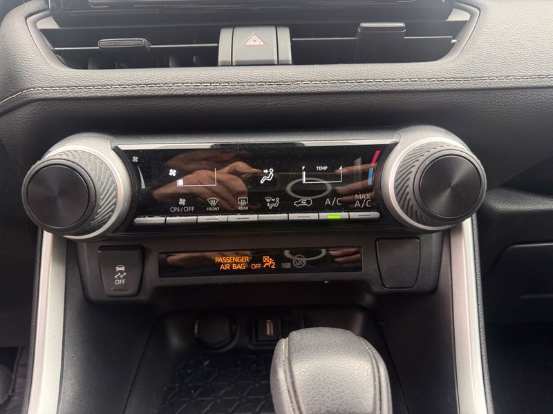 Used 2022 Toyota RAV4 LE FWD image 8