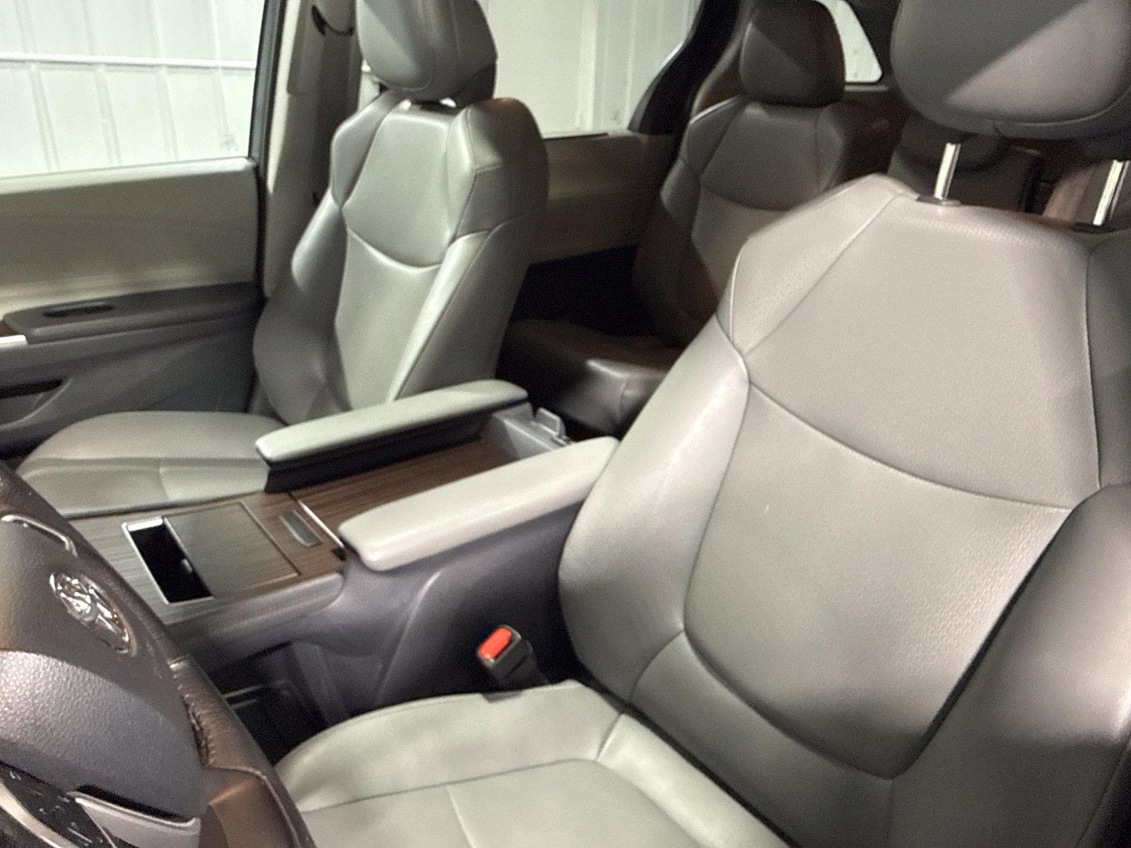 Used 2024 Toyota Sienna XLE FWD image 29