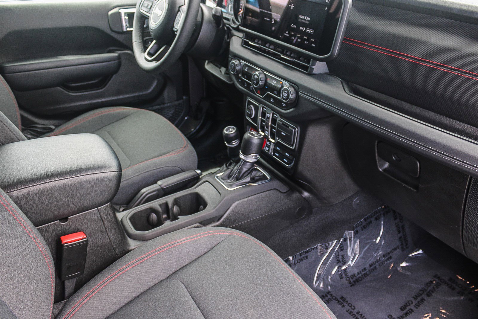 Used 2025 Jeep Wrangler Unlimited Rubicon image 17