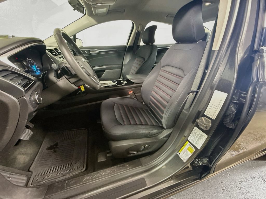 Used 2016 Ford Fusion SE w/ Equipment Group 201A FWD image 18