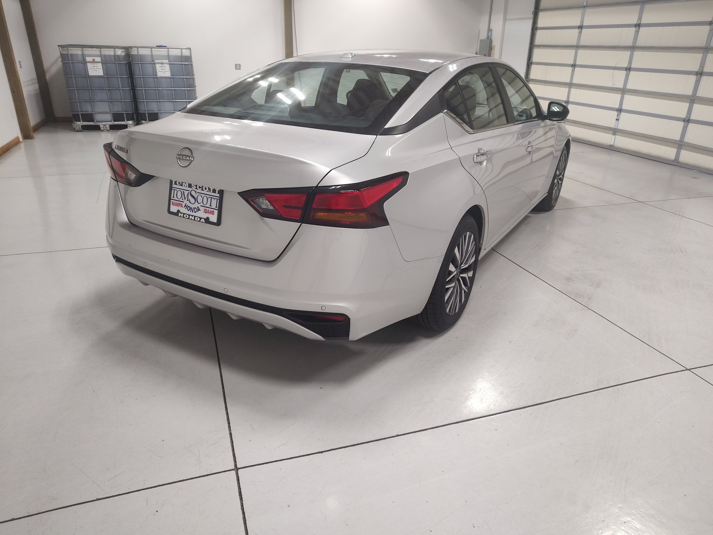 Used 2025 Nissan Altima 2.5 SV FWD image 11
