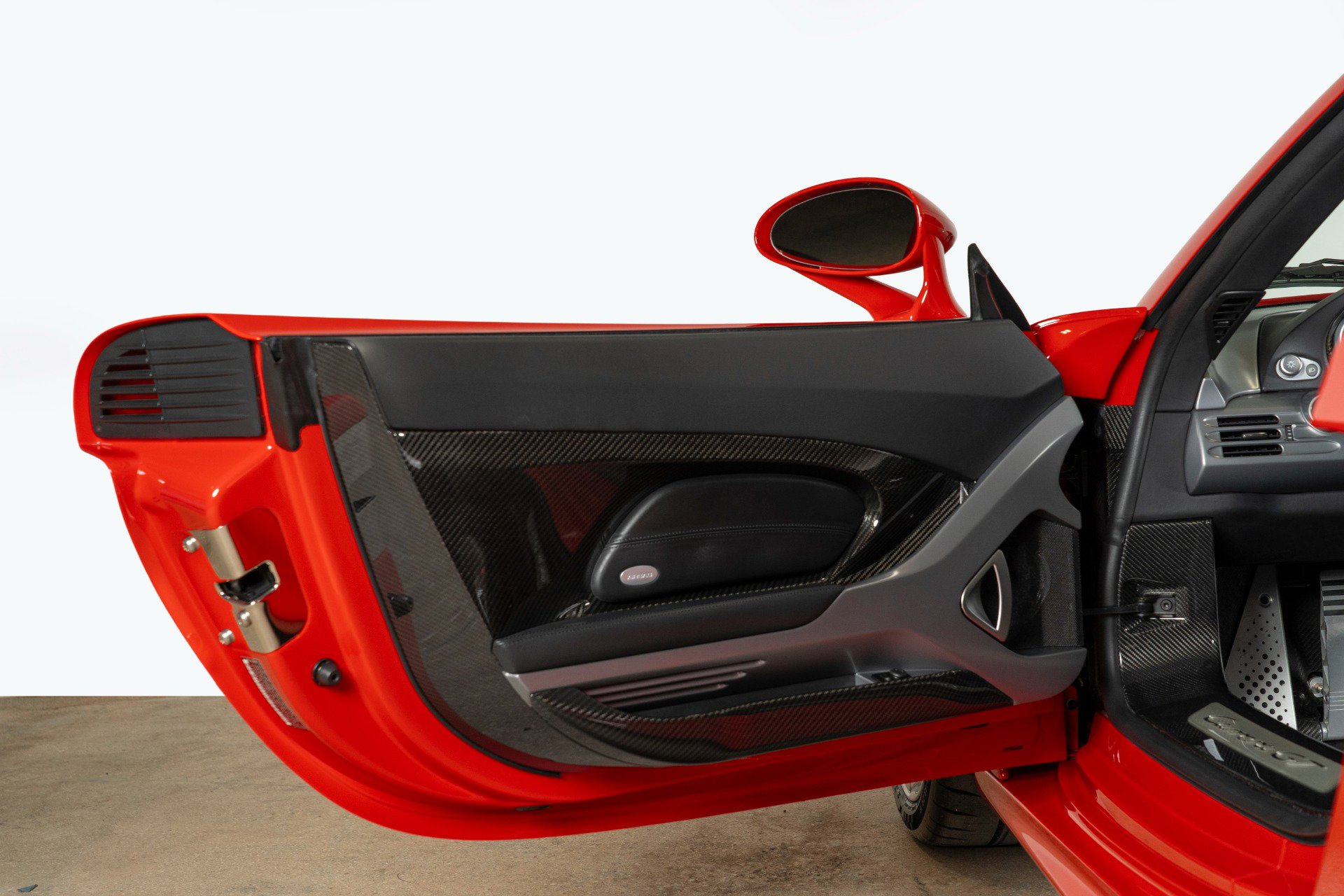 Used 2004 Porsche Carrera GT image 39