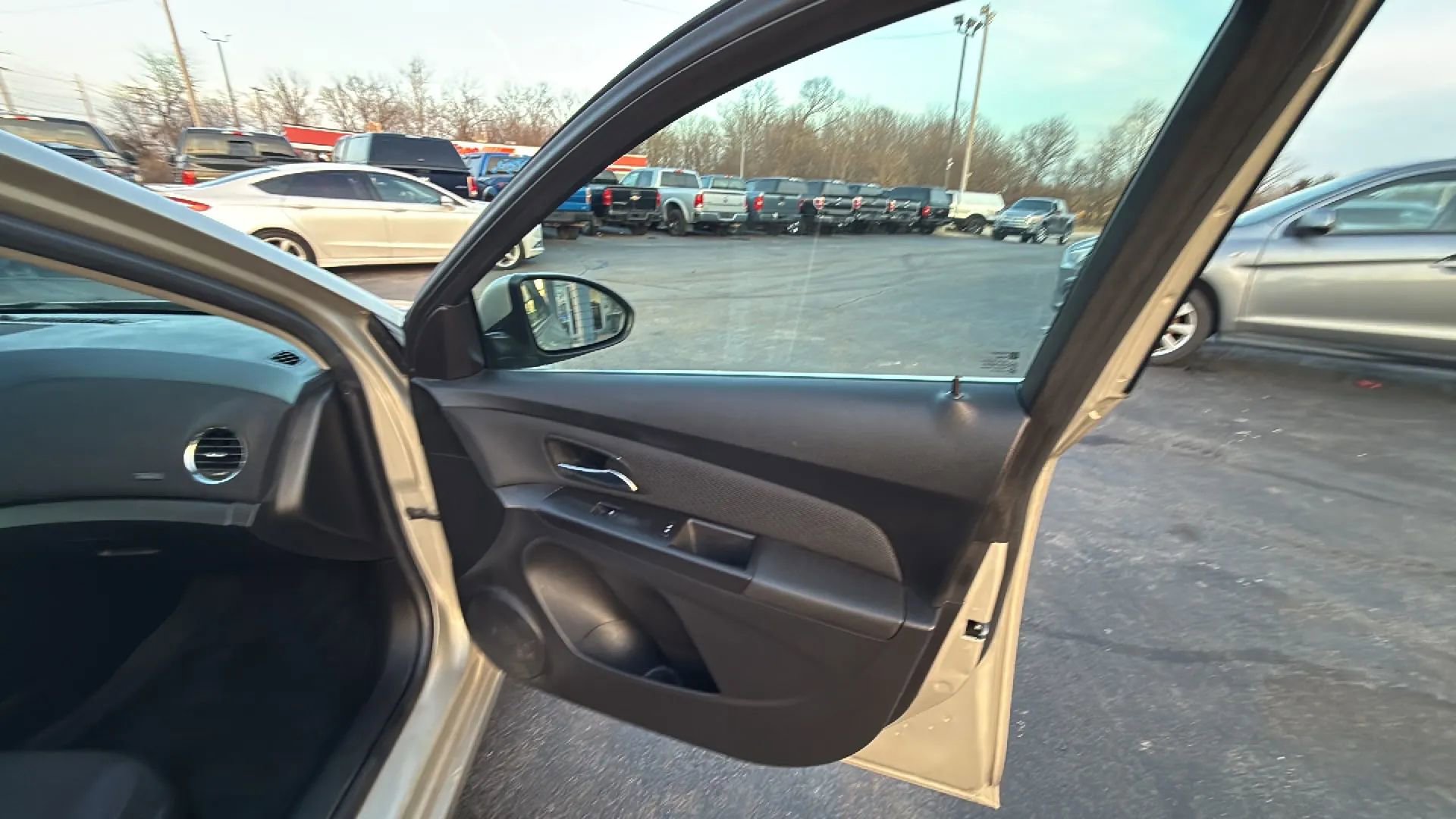 Used 2015 Chevrolet Cruze LT image 16