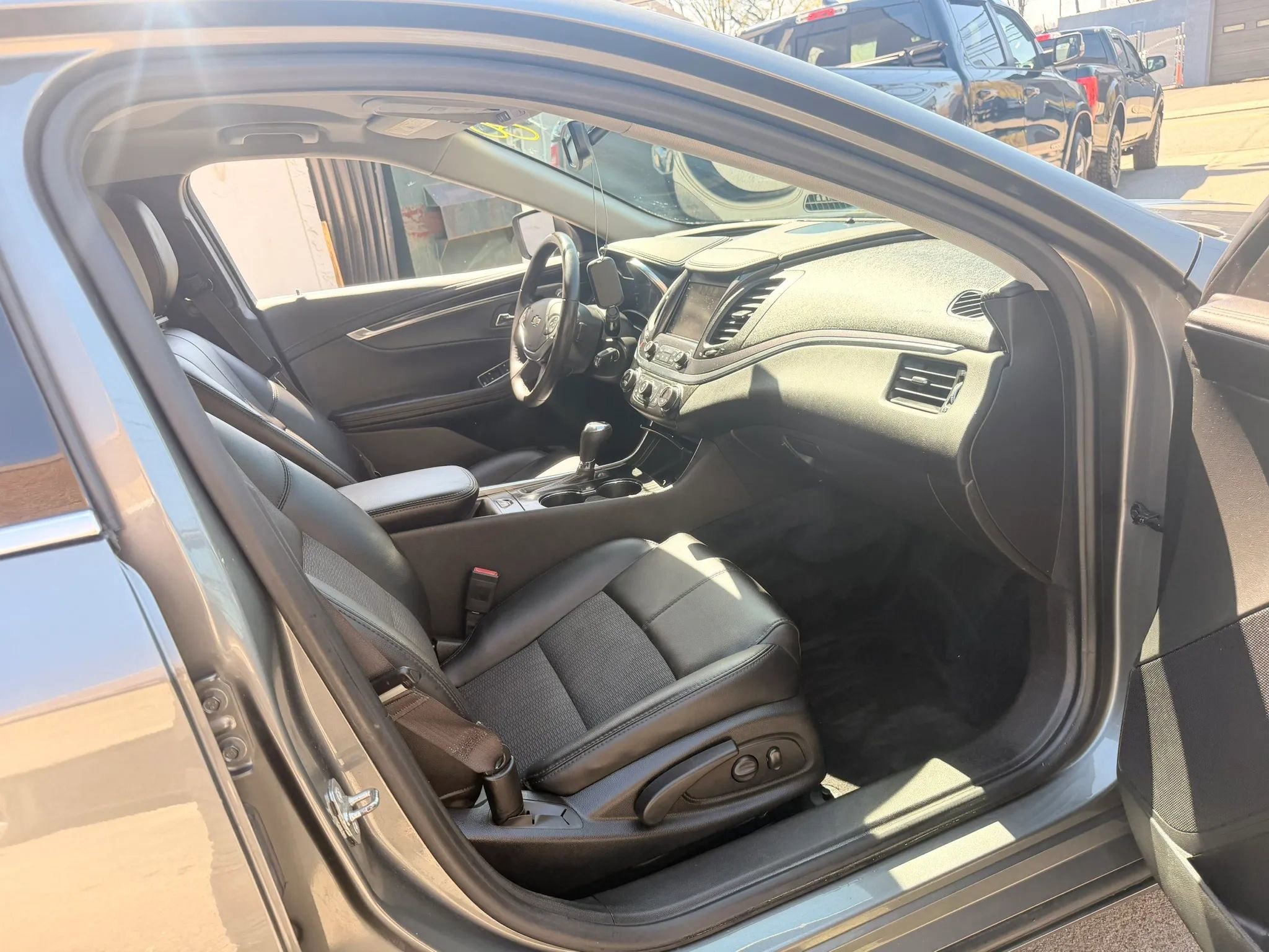 Used 2016 Chevrolet Impala LT w/ Convenience Package image 25