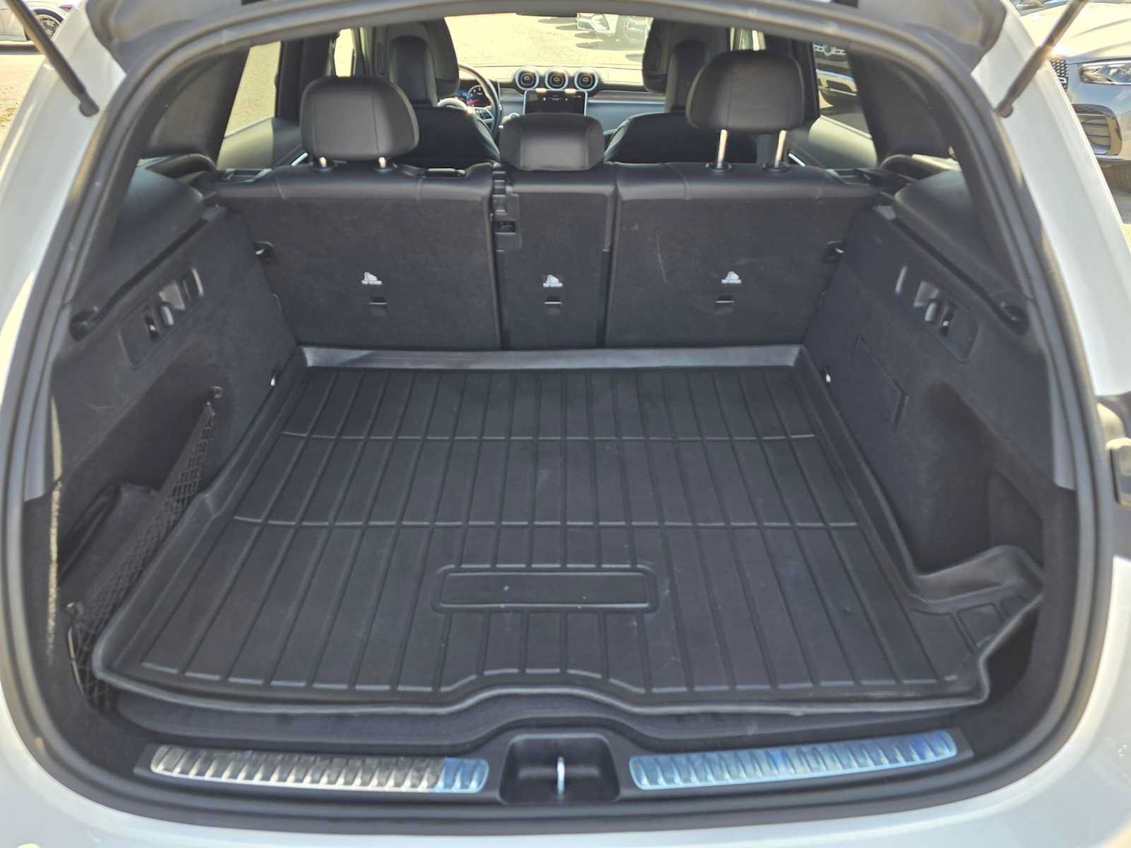 Used 2024 Mercedes-Benz GLC 300 4MATIC image 13