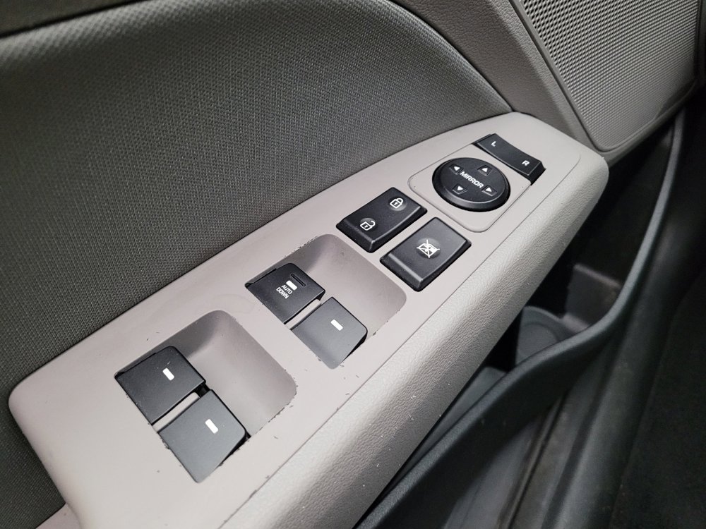Used 2017 Hyundai Elantra SE image 27