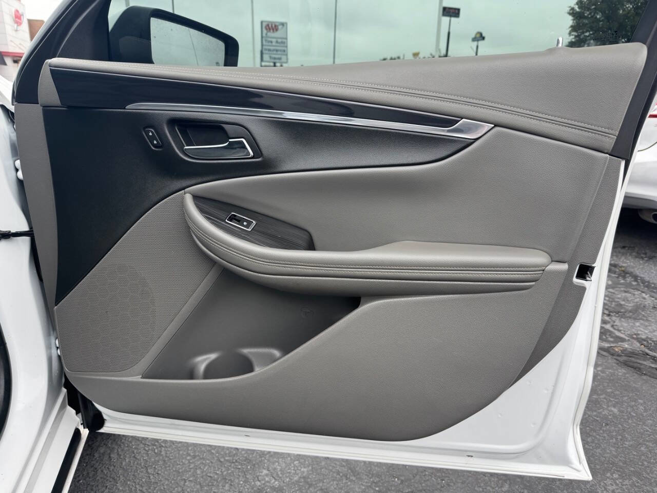 Used 2018 Chevrolet Impala LT FWD image 19