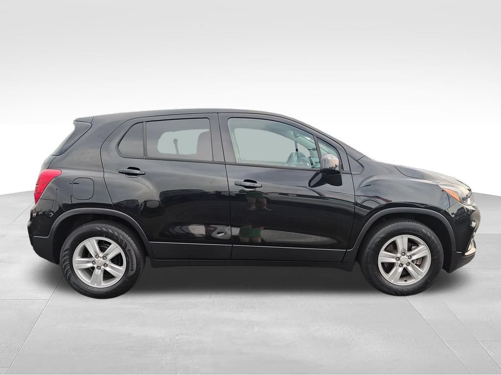 Used 2022 Chevrolet Trax LS w/ Tint and Cruise Package FWD image 6