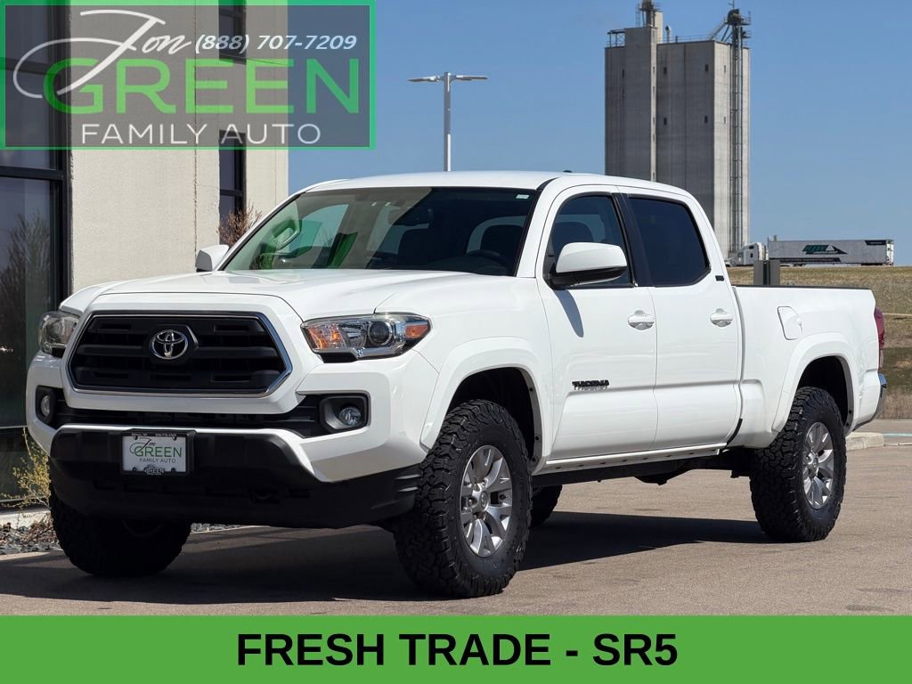 Used 2017 Toyota Tacoma SR5 w/ Tow Package RWD image 1
