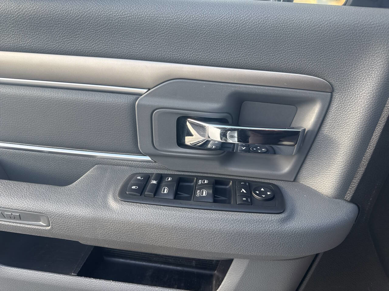 Used 2013 RAM 1500 Classic SLT w/ Premium Display Pkg AWD/4WD image 8