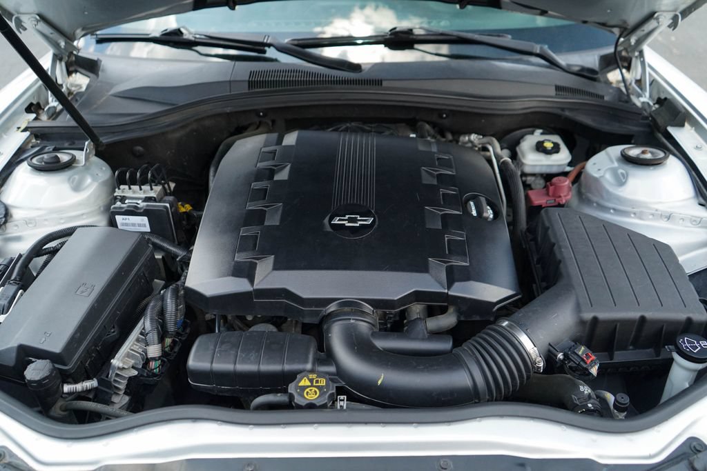 Used 2015 Chevrolet Camaro LT RWD image 14