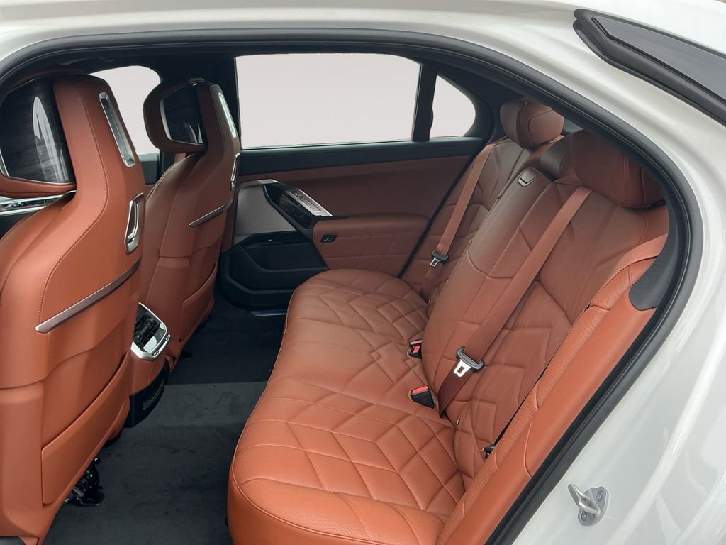 New 2026 BMW 750e xDrive image 13