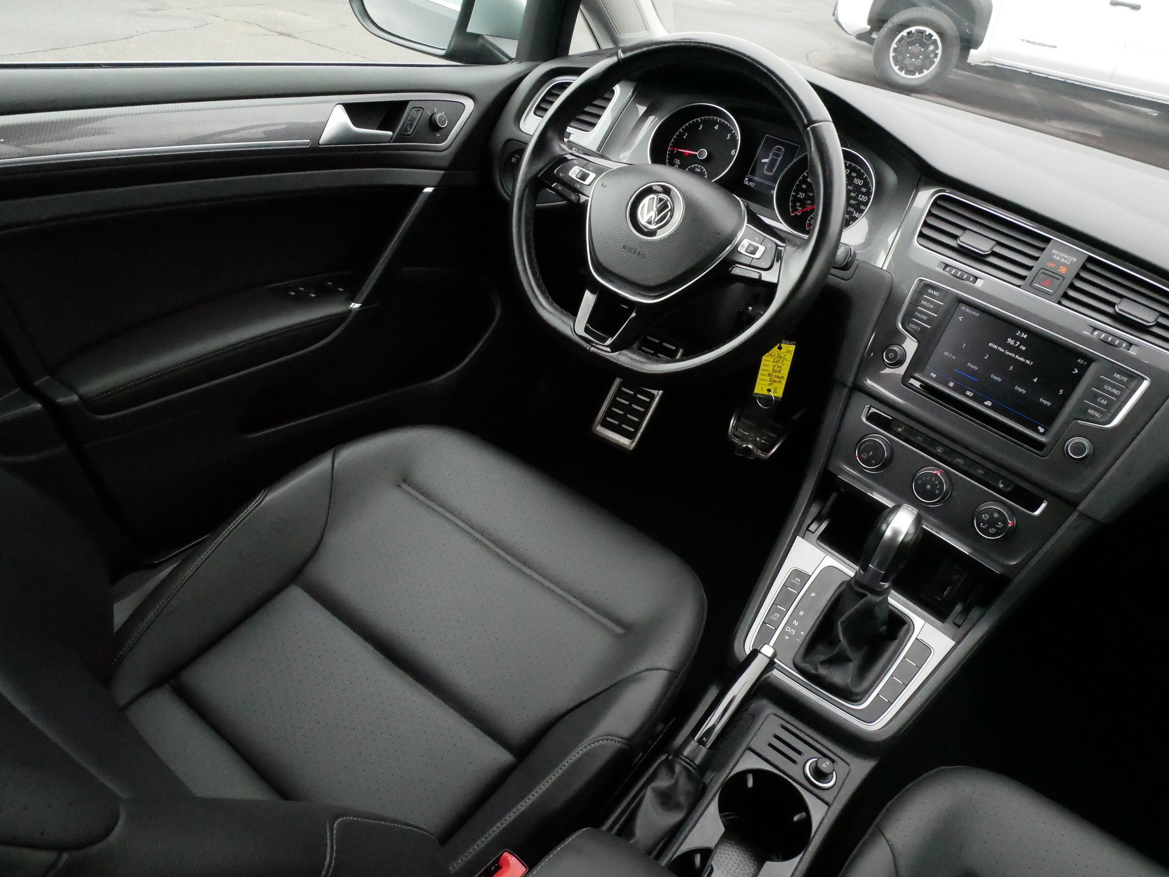 Used 2017 Volkswagen Golf Alltrack S image 9