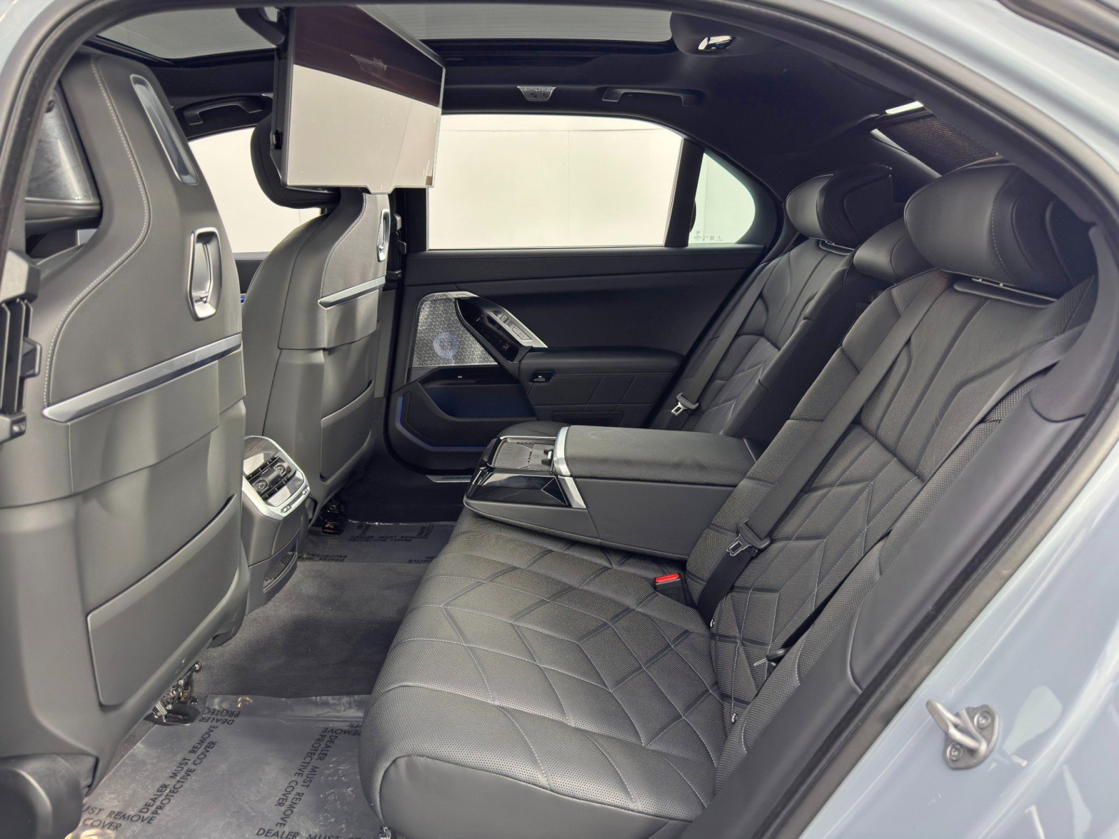 Used 2023 BMW i7 xDrive60 w/ Executive Package 2 image 56