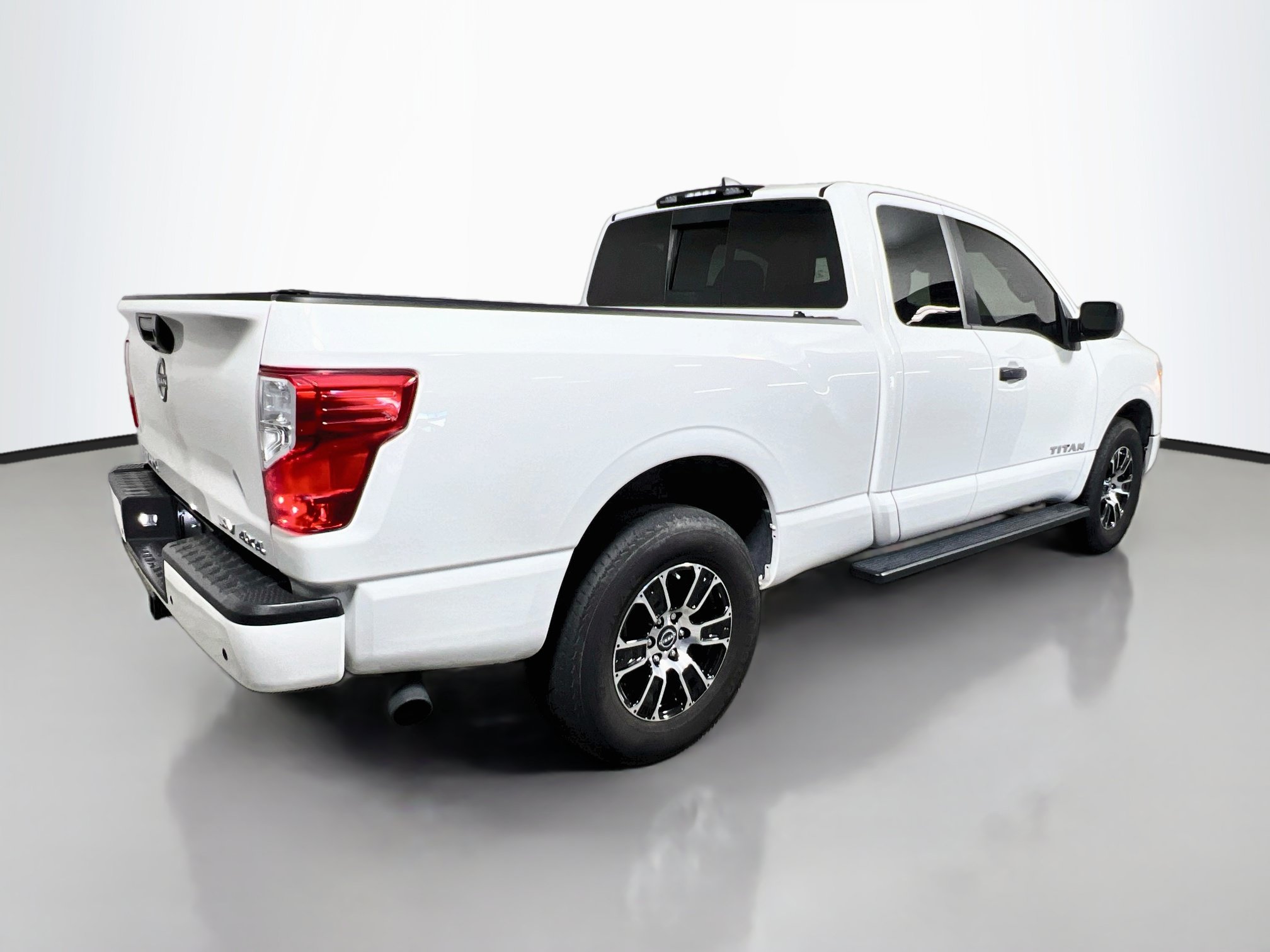 Used 2024 Nissan Titan SV AWD/4WD image 4
